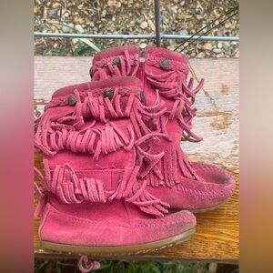 Minnetonka Boots Moccasins Pink Girls 8